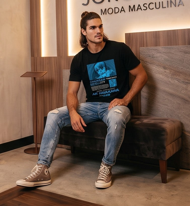 Camiseta gráfica de corte holgado estilo Harajuku inspirada en Aki Hayakawa de Chainsaw Man, confeccionada en tejido modal suave con estampado frontal en tonos azules, disponible en negro, gris vigoré, rosa pastel, blanco y azul cielo