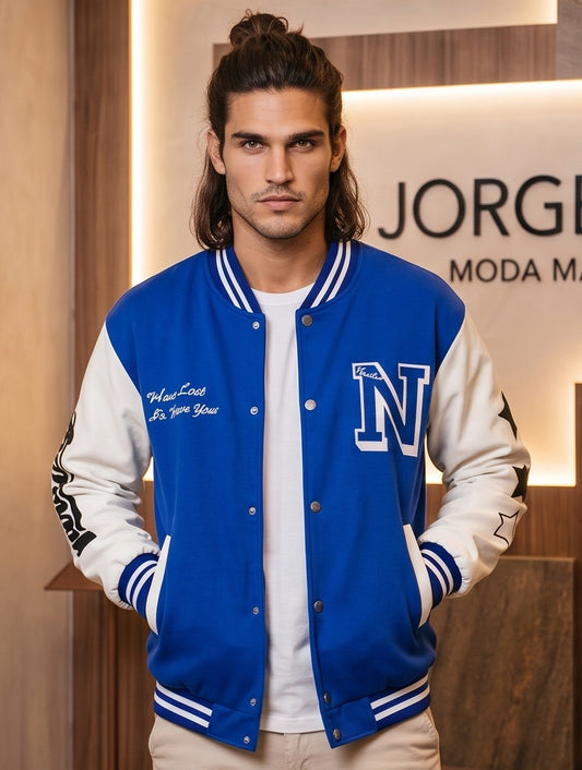 Chaqueta varsity de béisbol para hombre estilo universitario retro con mangas en contraste blanco, parche frontal de la letra N bordada y detalles de estrellas en las mangas, disponible en color negro, azul y verde