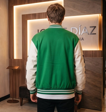 Chaqueta varsity de béisbol para hombre estilo universitario retro con mangas en contraste blanco, parche frontal de la letra N bordada y detalles de estrellas en las mangas, disponible en color negro, azul y verde