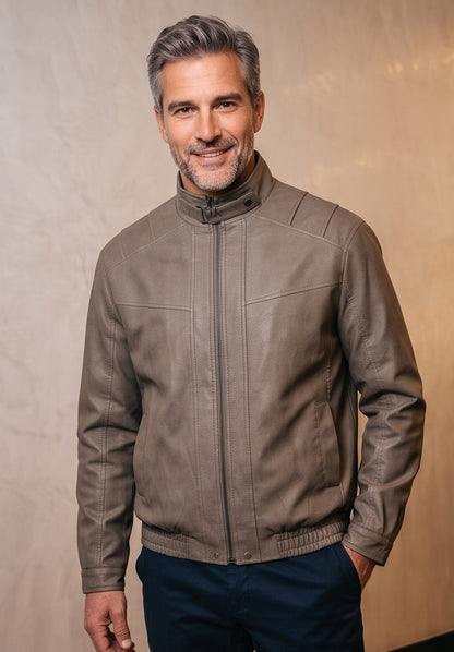 Chaqueta bomber para hombre en color negro y verde grisáceo con cuello alto, cierre de cremallera frontal, cintura elástica y corte holgado.