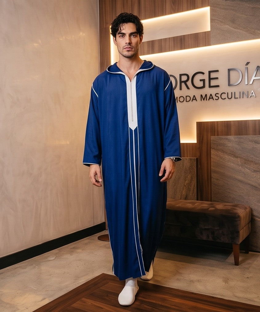 Chilaba marroquí tradicional de manga larga con capucha y cuello decorado para hombre, disponible en 6 modelos: lisa en negro, azul real y blanco con detalles en contraste, y con diseño de rayas verticales en verde, beige tostado y granate burdeos.