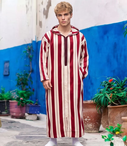 Chilaba marroquí tradicional de manga larga con capucha y cuello decorado para hombre, disponible en 6 modelos: lisa en negro, azul real y blanco con detalles en contraste, y con diseño de rayas verticales en verde, beige tostado y granate burdeos.