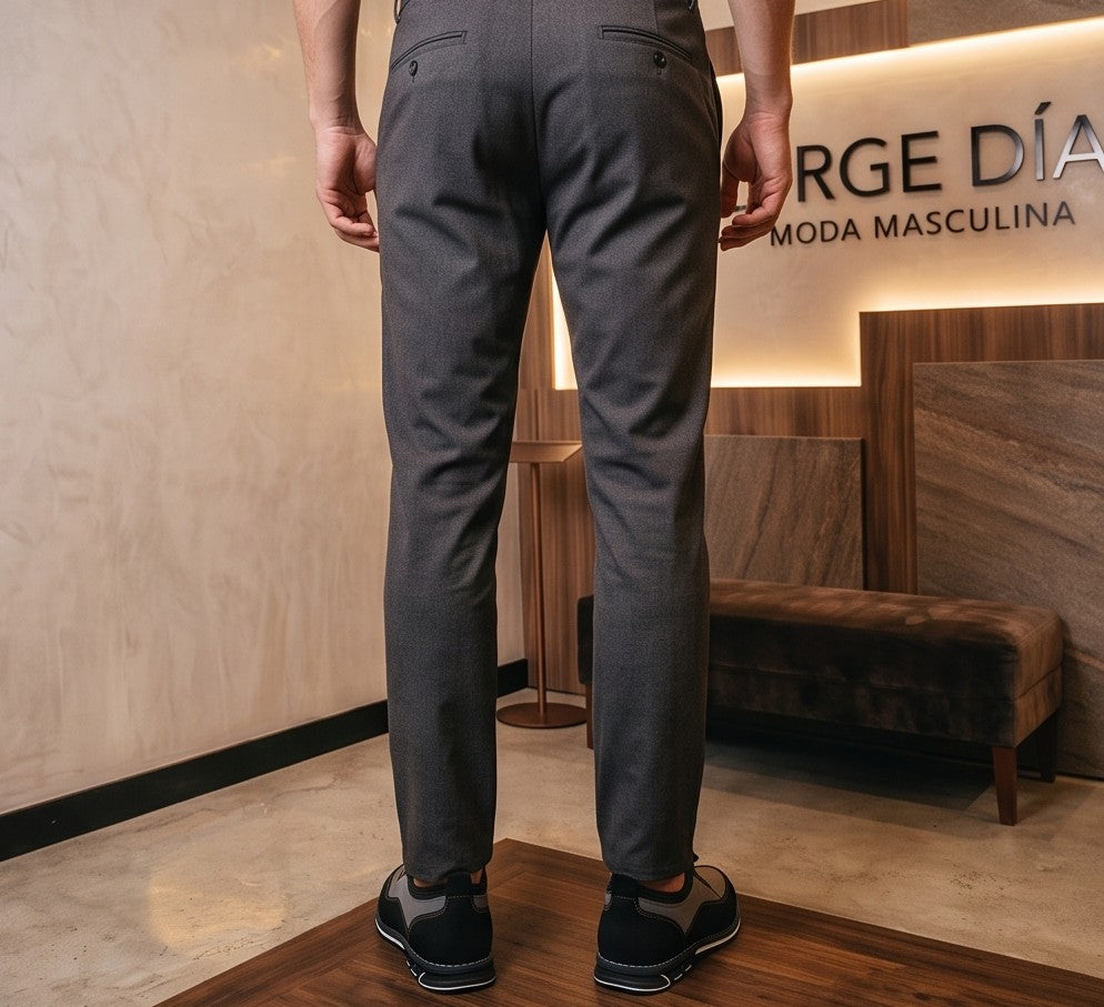 Colección de zapatos casuales para hombre en tres variantes de color: camel con negro, gris con negro y negro total monocromático, todos con sistema de cordones elásticos ajustables, costuras reforzadas y suela deportiva con detalles geométricos
