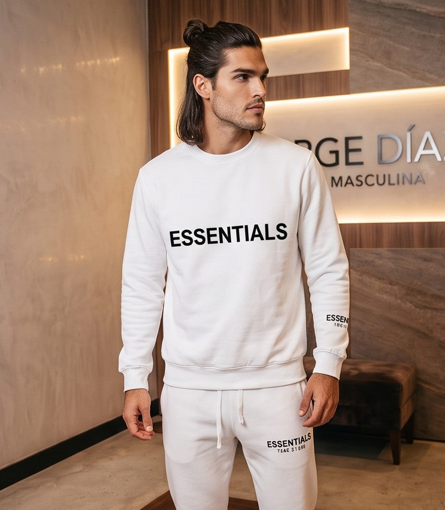 Conjunto urbano de dos piezas estilo Essentials en cinco colores (negro, gris jaspeado, beige, blanco y negro mate): sudadera de manga larga con cuello redondo y pantalón jogger a juego con estampado tipográfico minimalista en pecho, manga y pierna