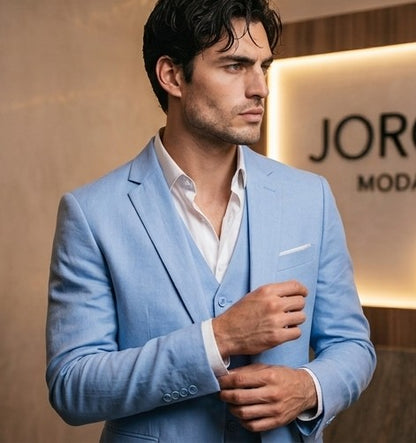 traje de tres piezas de sastre, que incluye un blazer, un chaleco y pantalones, disponible en una variedad de colores: azul marino, marrón tabaco, rojo burdeos, negro clásico y gris marengo