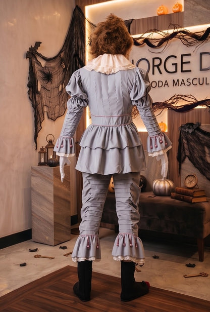 Disfraz completo de payaso diabólico Pennywise para hombre en color gris vintage, con cuello fruncido con volantes, pompones rojos frontales, mangas y pantalón abullonados con pliegues, cubrebotas y máscara realista de terror