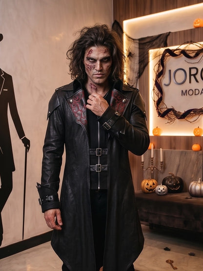 Gabardina medieval unisex estilo asesino y gótico con capucha amplia, solapas bordadas en contraste, cinturones con hebillas frontales y bajo asimétrico en pico, disponible en colores negro y rojo oscuro vintage para cosplay y Halloween