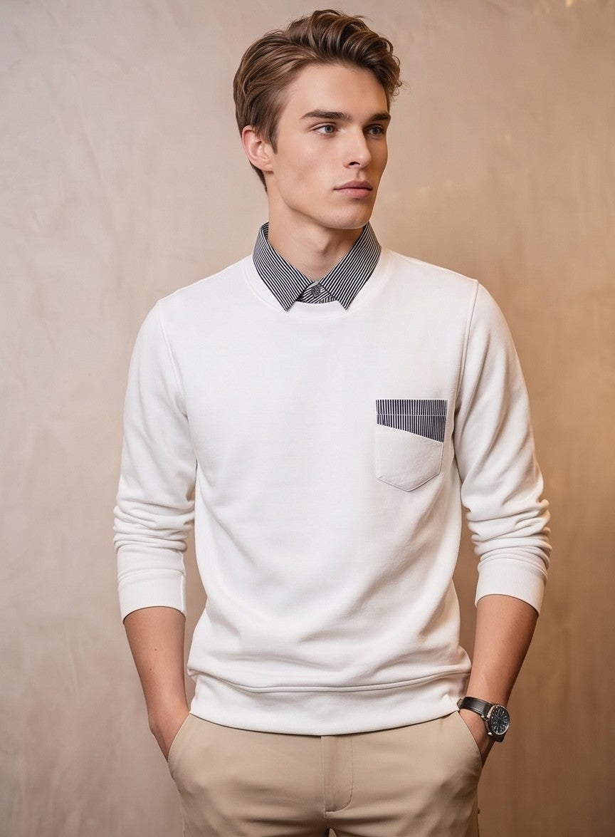 Jersey casual de manga larga para hombre en mezcla de algodón con cuello camisero y detalle de bolsillo falso en estampado a rayas diplomáticas verticales en azul marino y blanco; disponible en color blanco, negro, gris marengo, verde militar y caqui beige