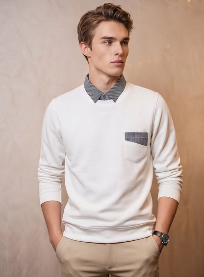 Jersey casual de manga larga para hombre en mezcla de algodón con cuello camisero y detalle de bolsillo falso en estampado a rayas diplomáticas verticales en azul marino y blanco; disponible en color blanco, negro, gris marengo, verde militar y caqui beige