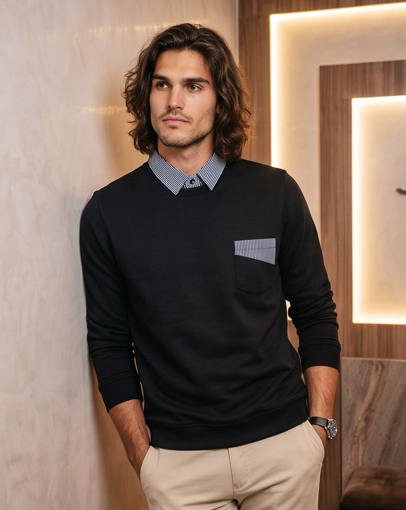 Jersey casual de manga larga para hombre en mezcla de algodón con cuello camisero y detalle de bolsillo falso en estampado a rayas diplomáticas verticales en azul marino y blanco; disponible en color blanco, negro, gris marengo, verde militar y caqui beige