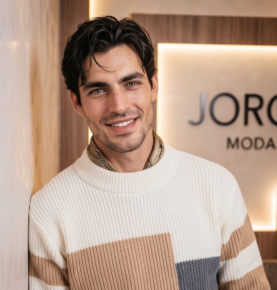 Jersey de punto acanalado para hombre con diseño geométrico color block en tres tonos, cuello redondo clásico, manga larga con rayas horizontales y corte holgado casual