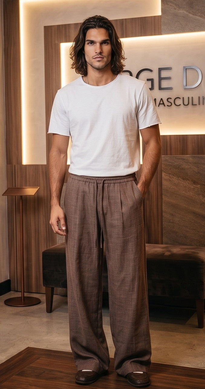 Pantalón casual holgado de corte ancho para hombre con cintura elástica de cordón ajustable y textura tipo lino, disponible en colores negro, café y beige crema