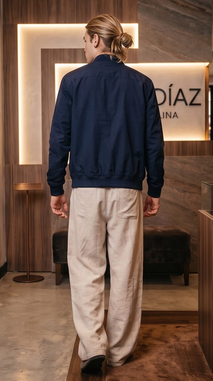 Pantalón casual holgado de corte ancho para hombre con cintura elástica de cordón ajustable y textura tipo lino, disponible en colores negro, café y beige crema