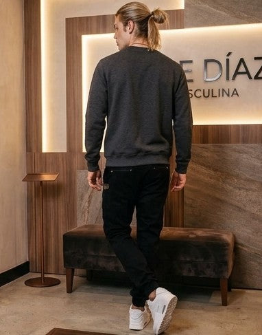 Pantalón jogger casual para hombre corte slim fit con cintura ajustable, puños elásticos y detalles de camuflaje en bolsillos delanteros, disponible en color caqui, negro y gris
