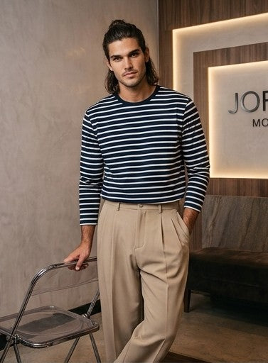 Pantalón de vestir para hombre con pinzas delanteras, tiro medio-alto y pernera ancha de corte recto fluido, disponible en colores blanco roto, beige arena y negro clásico