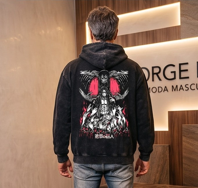 Sudadera con capucha para hombre en tono negro efecto lavado vintage, con bolsillo canguro y tipografía gótica en el pecho, disponible con tres variantes de estampado gráfico anime en la espalda enmarcadas en tonos rojo carmesí, amarillo y blanco