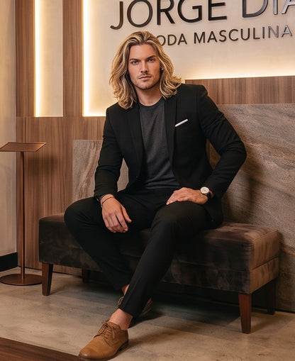 Conjunto de traje para hombre compuesto por blazer de corte slim fit de un botón con solapa de muesca y pantalón entallado de vestir a juego, disponible en tonos dorado claro, azul marino, burdeos, negro, blanco, celeste y gris