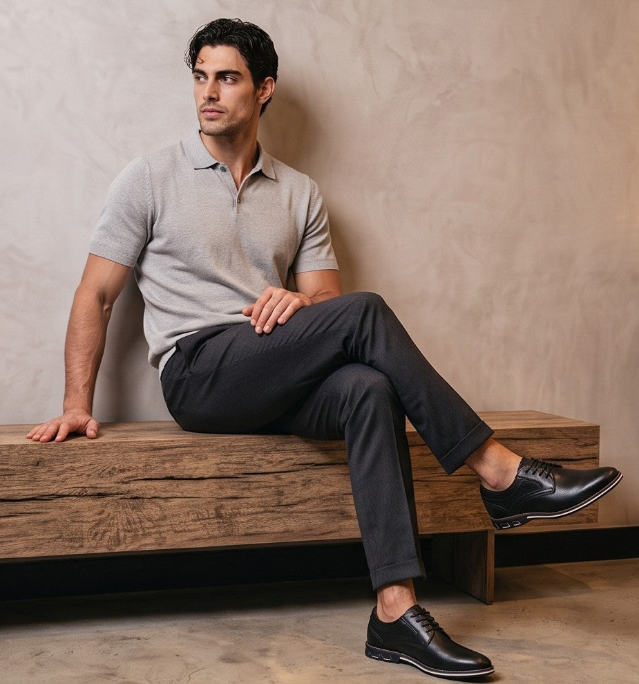 Zapatos derby híbridos de vestir para hombre en cuero sintético negro y marrón, con detalles microperforados en los laterales, costuras reforzadas al tono, cordones encerados y suela deportiva ergonómica antideslizante con ribete blanco